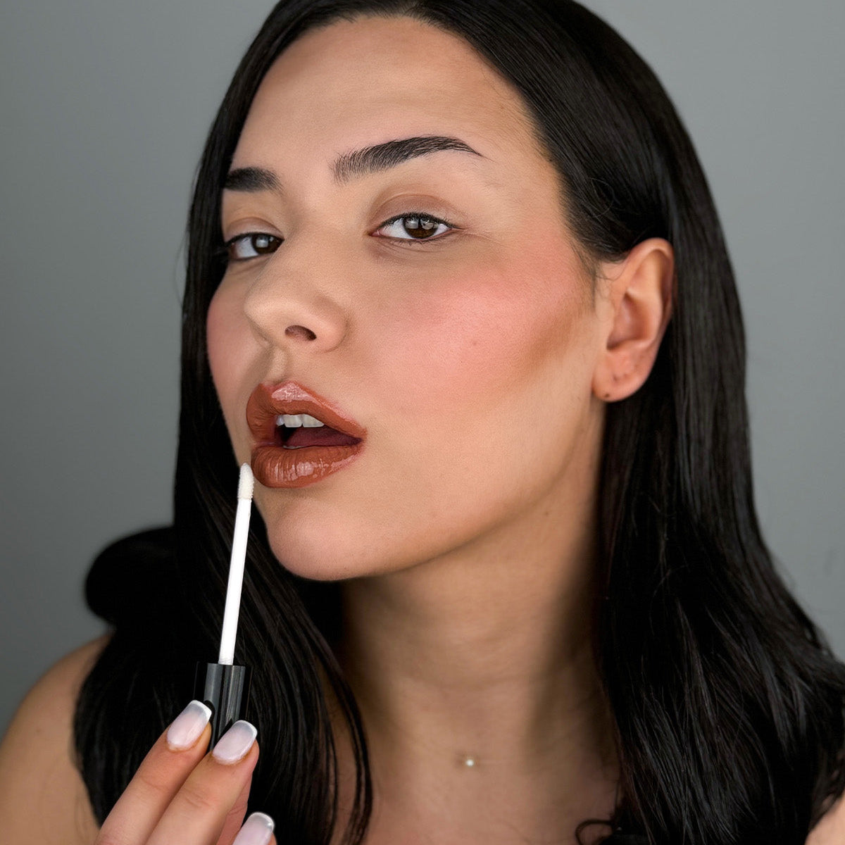 Lèvres pulpeuses gloss Libertine Bestiale – résultat porté brillance naturelle